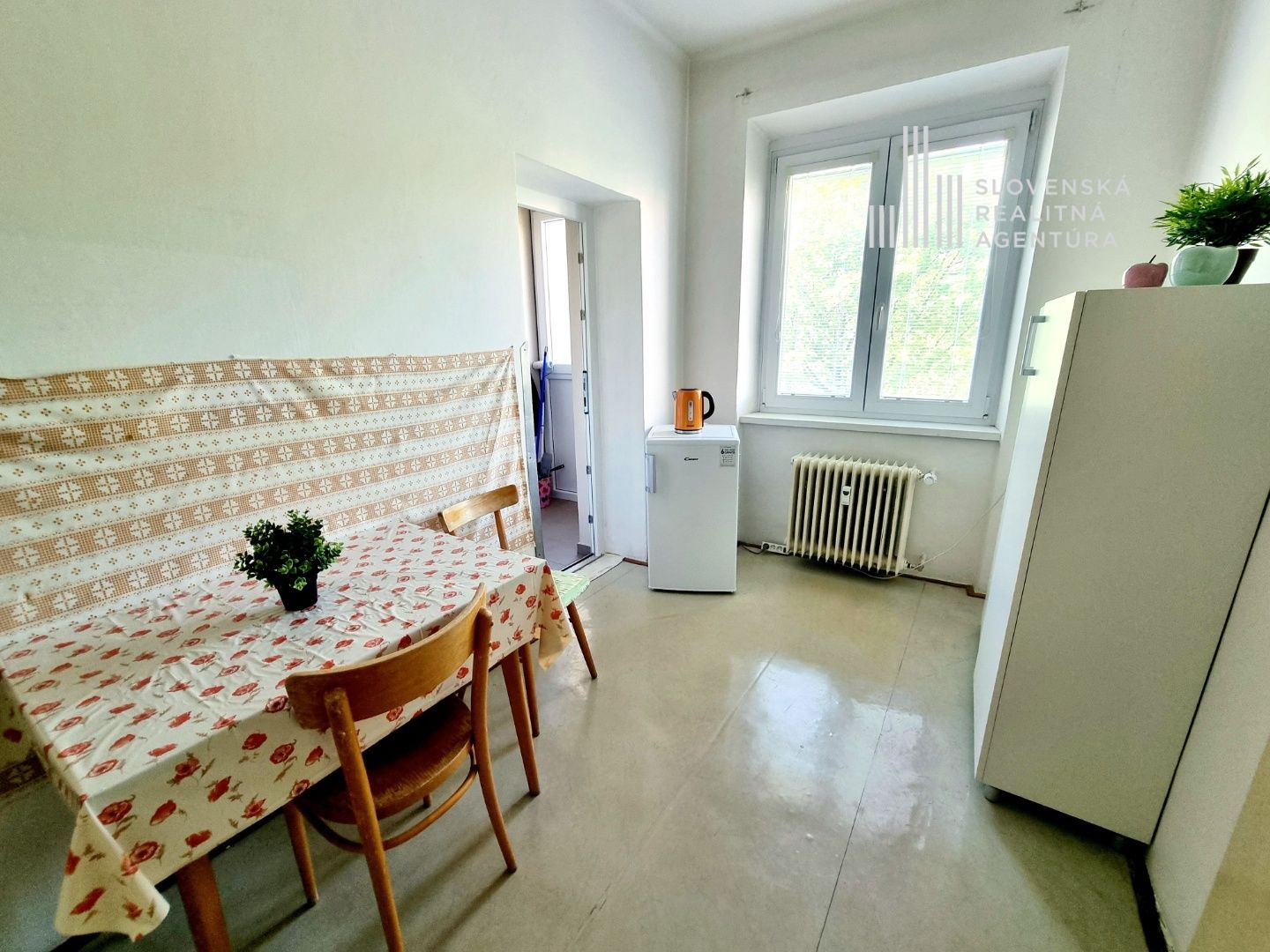SRA | 3 – izbový tehlový byt s veľkým potenciálom, na hranici Starého Mesta, Belehradská ul., Bratislava