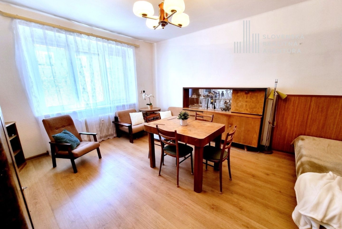 SRA | 3 – izbový tehlový byt s veľkým potenciálom, na hranici Starého Mesta, Belehradská ul., Bratislava