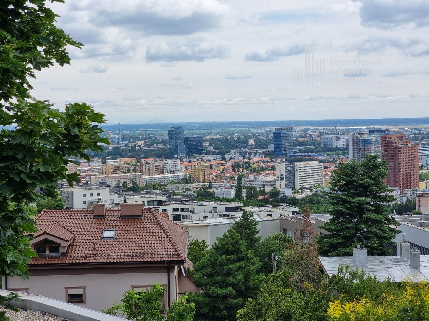 SRA | rodinný dom s veľkým potenciálom vo výbornej lokalite, pozemok 872m2, Bratislava – Koliba, ul. Hlavná