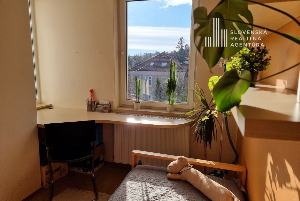 SRA | Slnečný byt v rodinnom dome, v blízkosti Bratislavského Hradu, Staré mesto, Bratislava