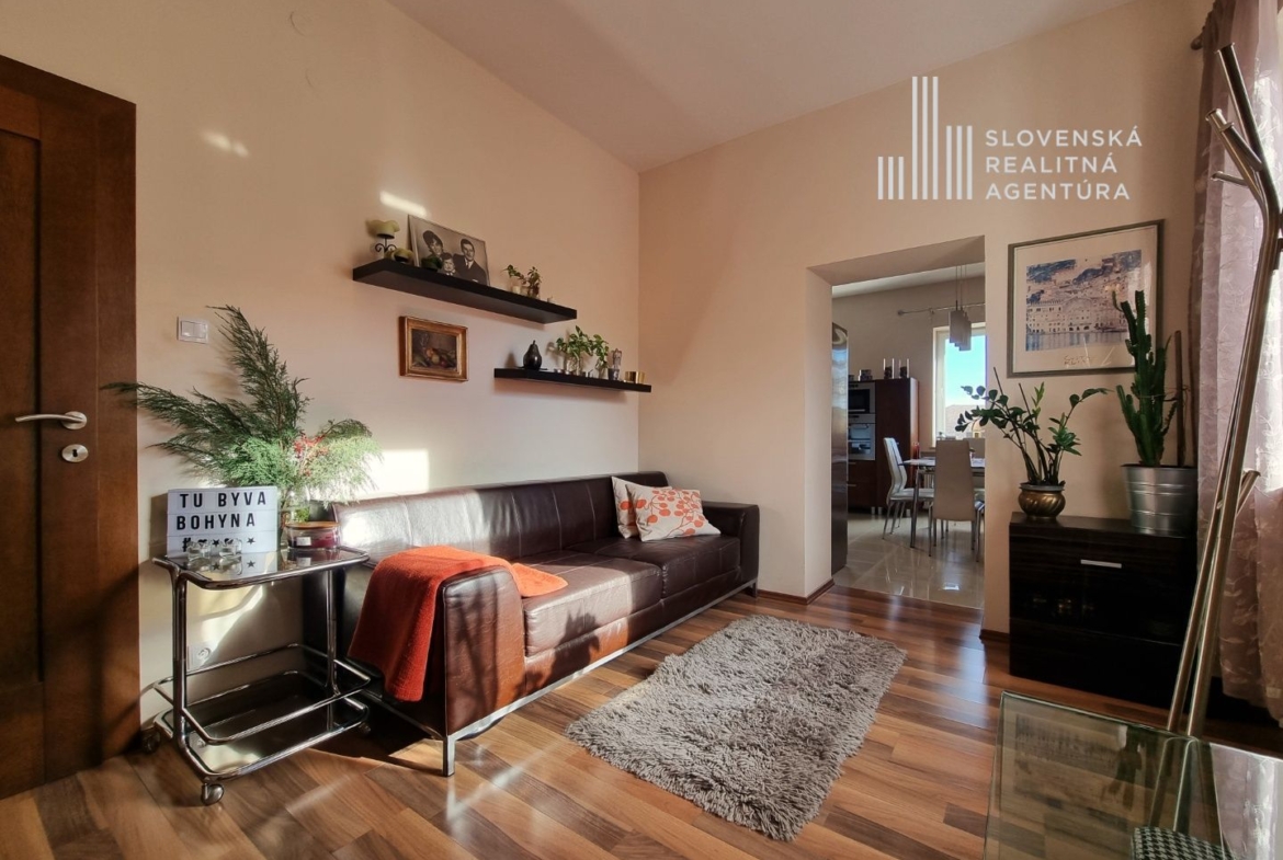SRA | Slnečný byt v rodinnom dome, v blízkosti Bratislavského Hradu, Staré mesto, Bratislava
