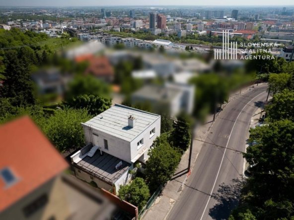 SRA | Koliba – veľkorysý pozemok, zdravá stavba a adresa, ktorá má hodnotu dnes aj zajtra