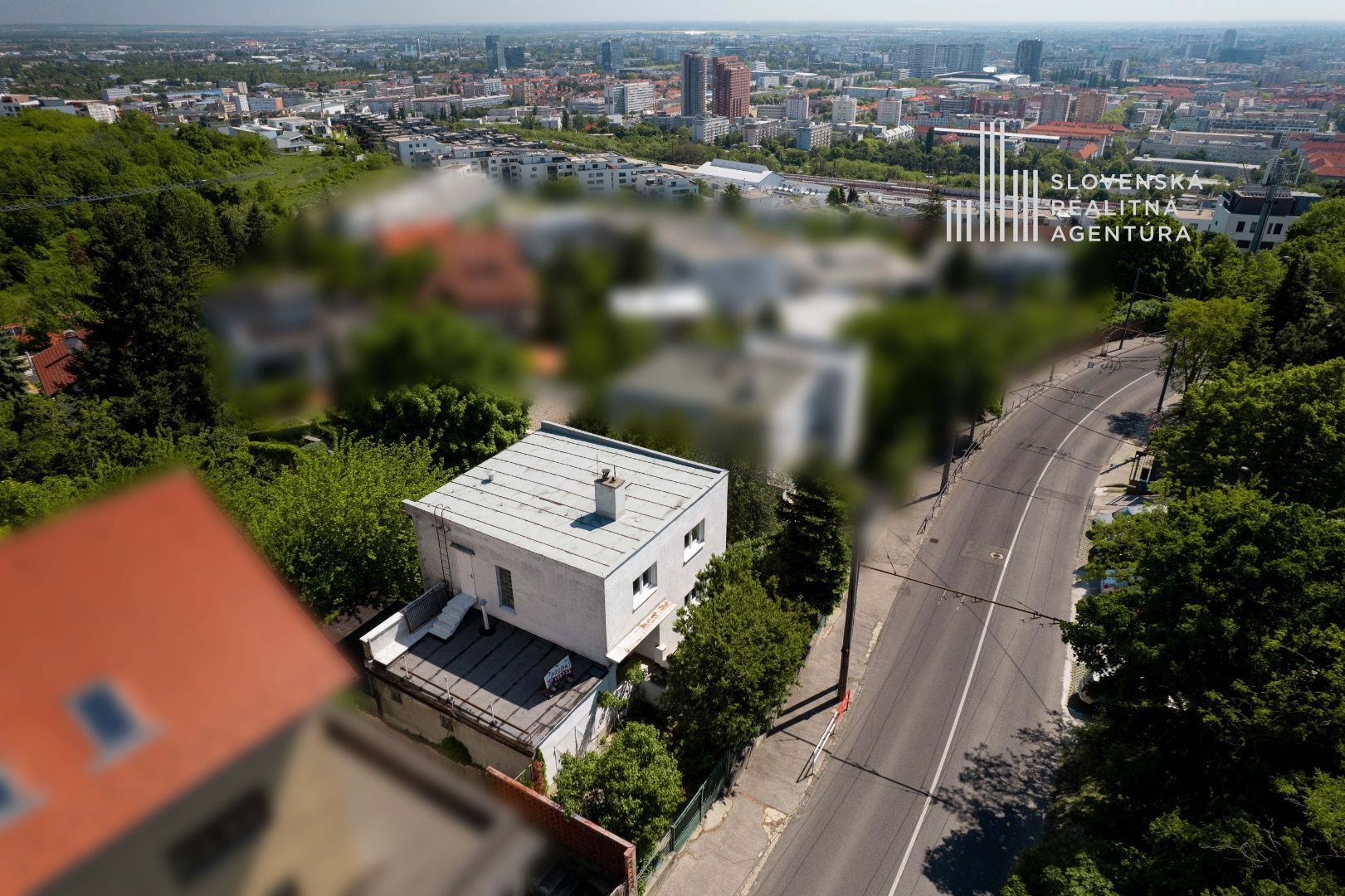 SRA | Koliba – veľkorysý pozemok, zdravá stavba a adresa, ktorá má hodnotu dnes aj zajtra