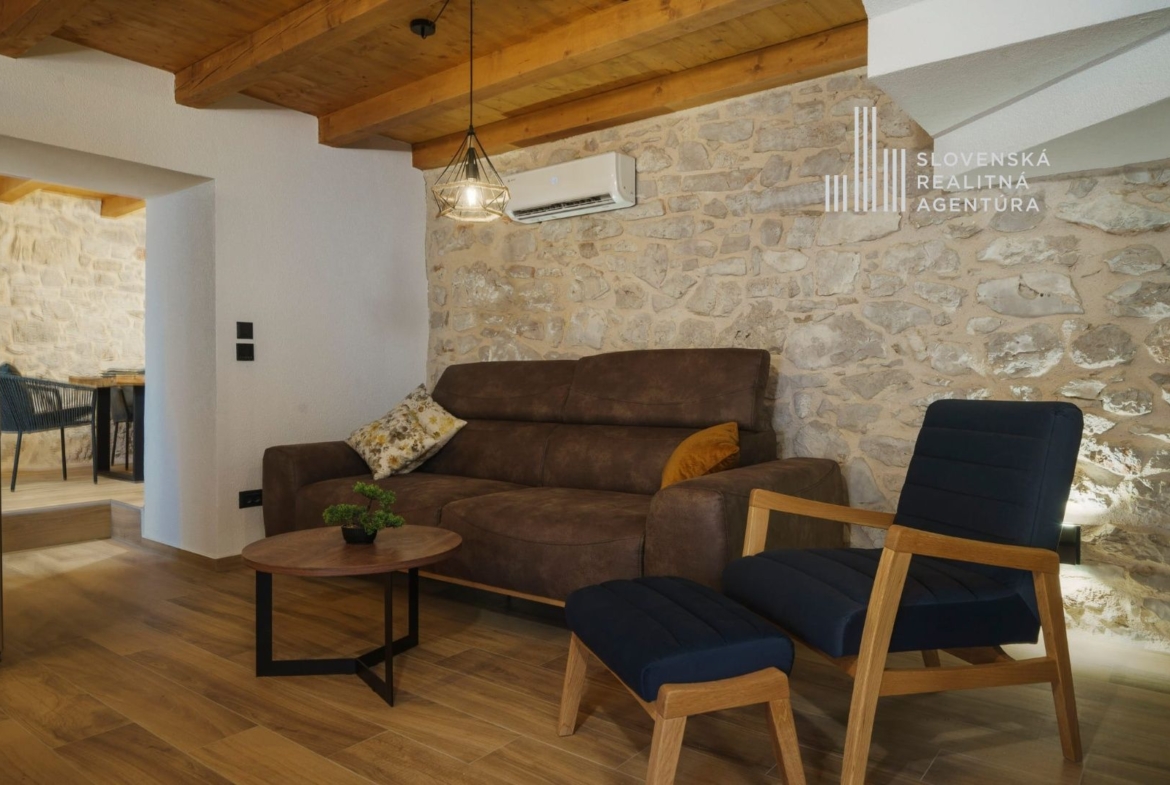 SRA | Nádherná kamenná vila s bazénom a vínnou pivnicou len 50m od mora, Tribunj, Šibenik 13km