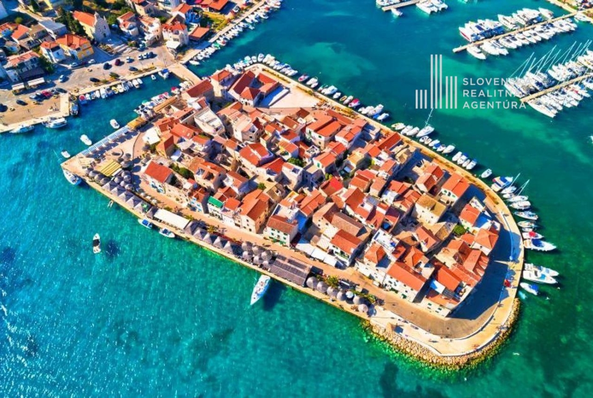 SRA | Nádherná kamenná vila s bazénom a vínnou pivnicou len 50m od mora, Tribunj, Šibenik 13km