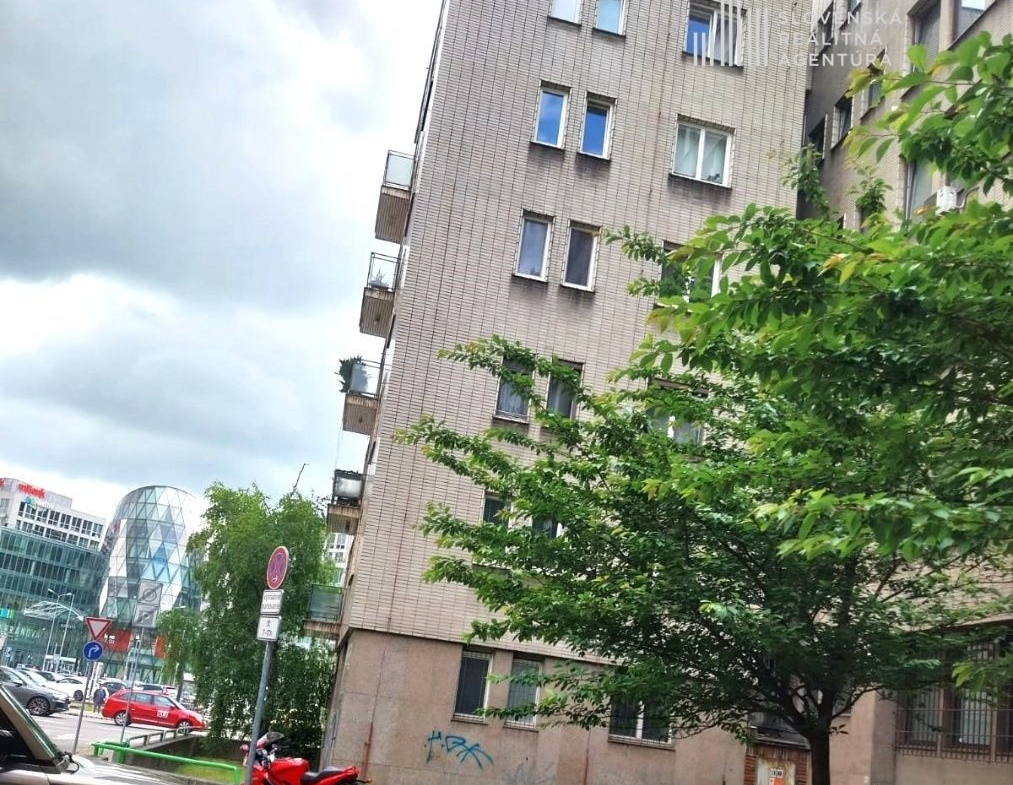 SRA I Pripravujeme do ponuky – priestranný 3 izbový tehlový byt, Bratislava Staré Mesto