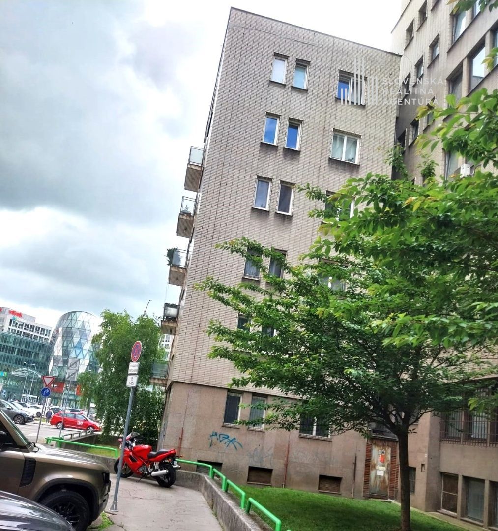 SRA I Pripravujeme do ponuky – priestranný 3 izbový tehlový byt, Bratislava Staré Mesto